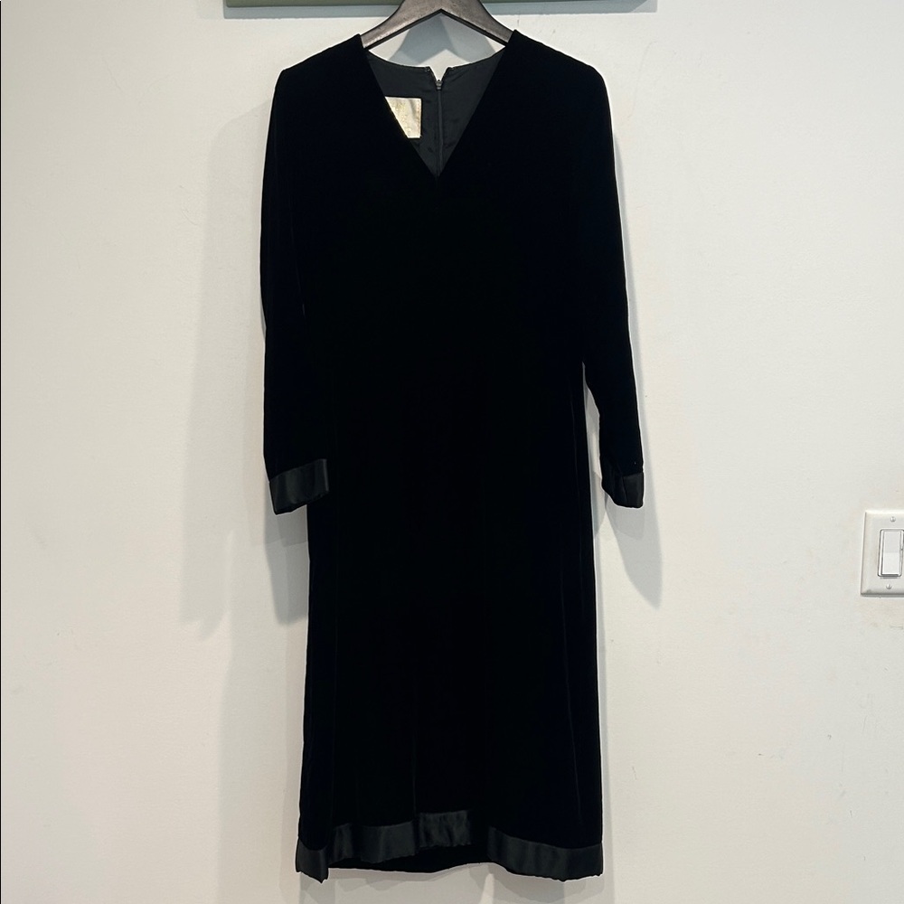 Vintage 1970s Elegant Black Velvet midi Dress medium women’s